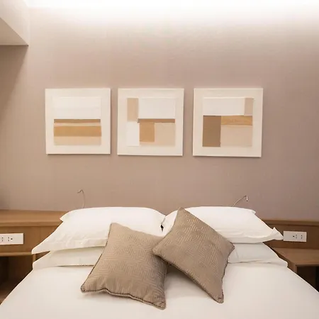 Nineteen House * Frascati